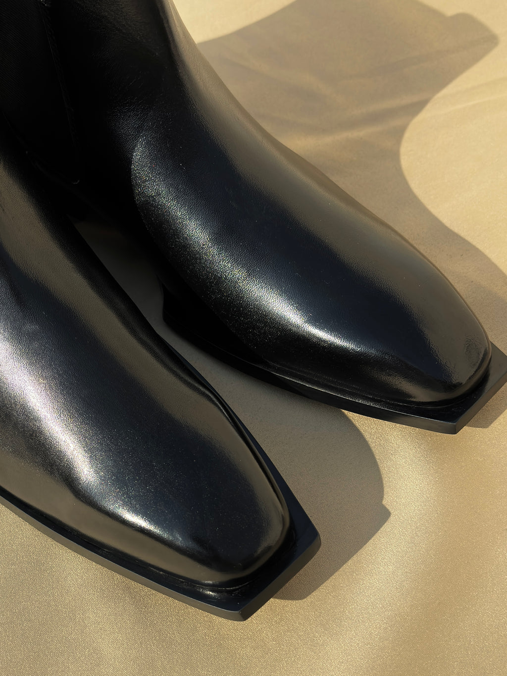 LEATHER CHELSEA BOOT